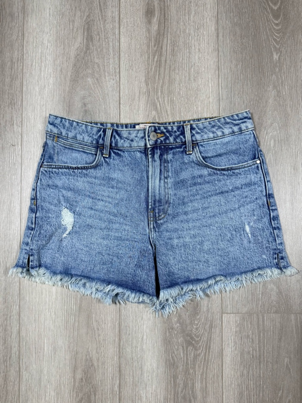 Wrangler High-Rise Vintage 3" Denim Shorts. Sz. 8
